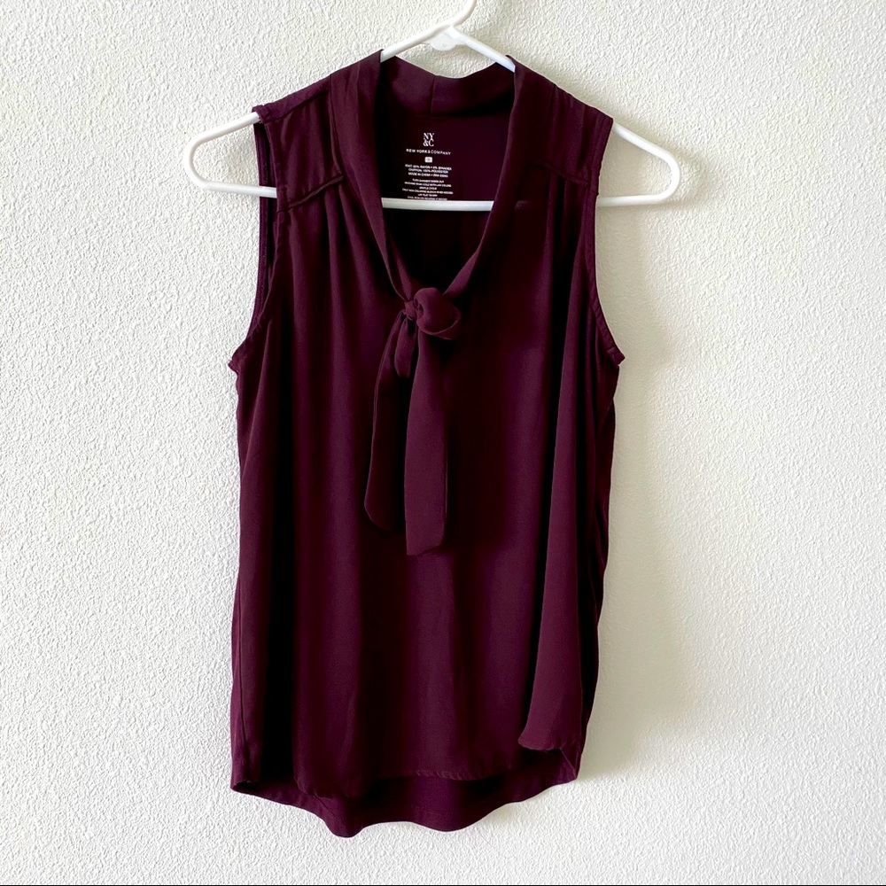 New York & Co sleeveless burgundy top